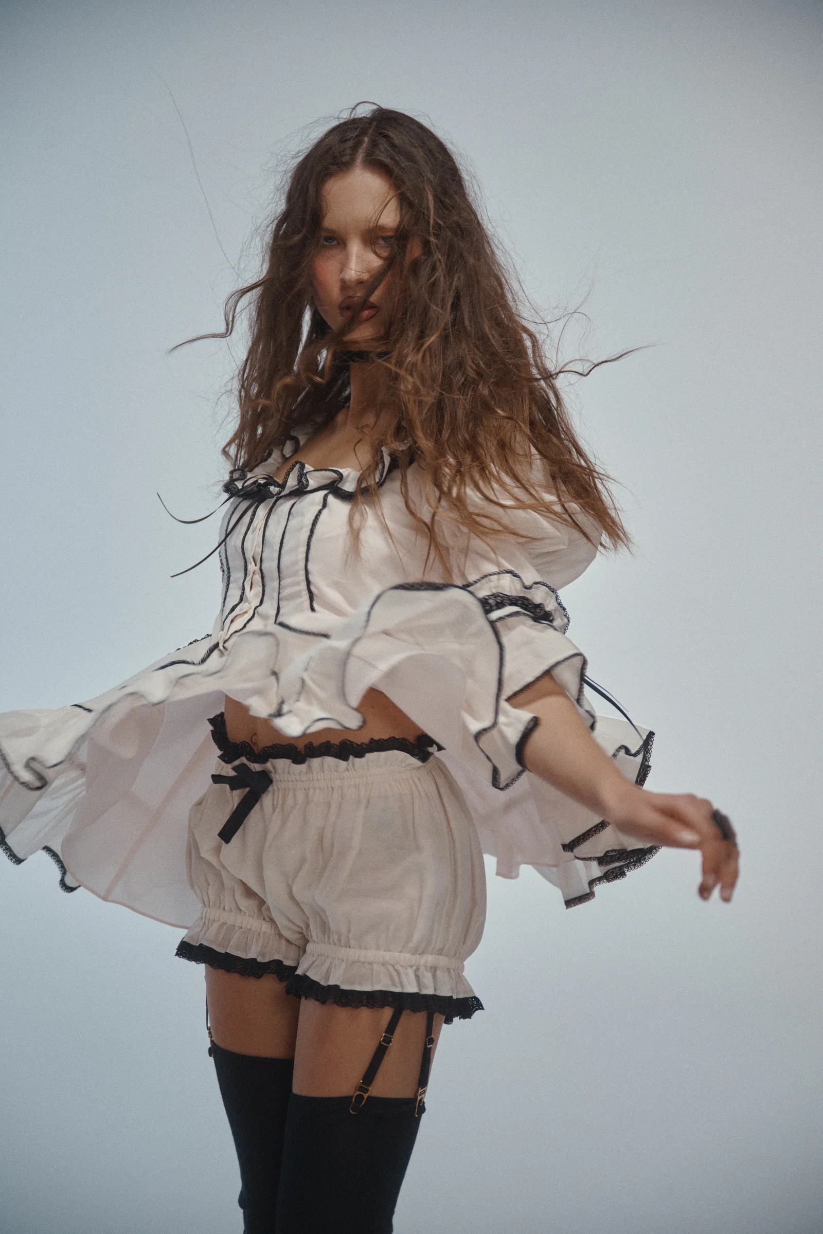 The Cabaret Alice Bloomers - Image 3