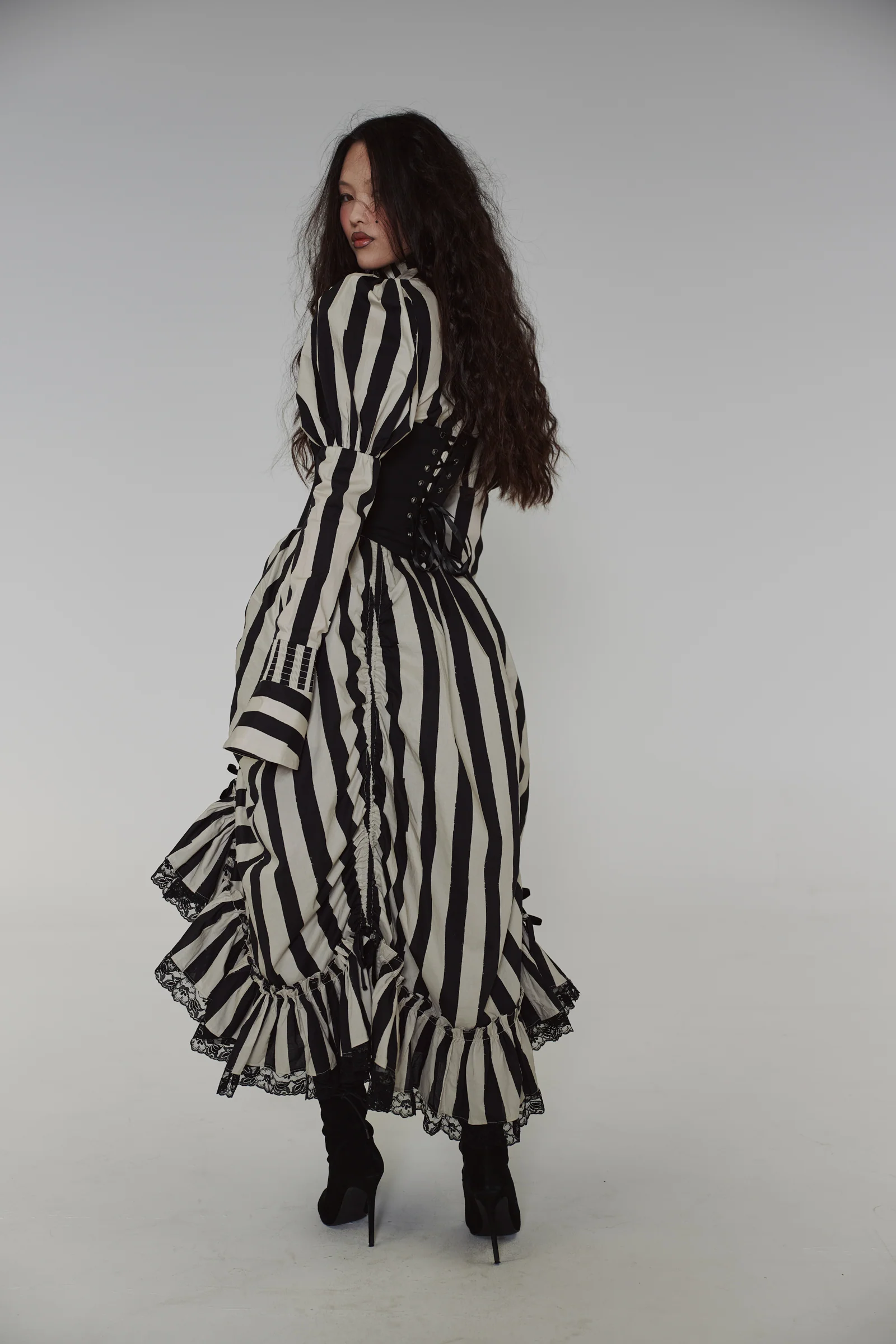 The Caviar Versailles Corset - Image 5