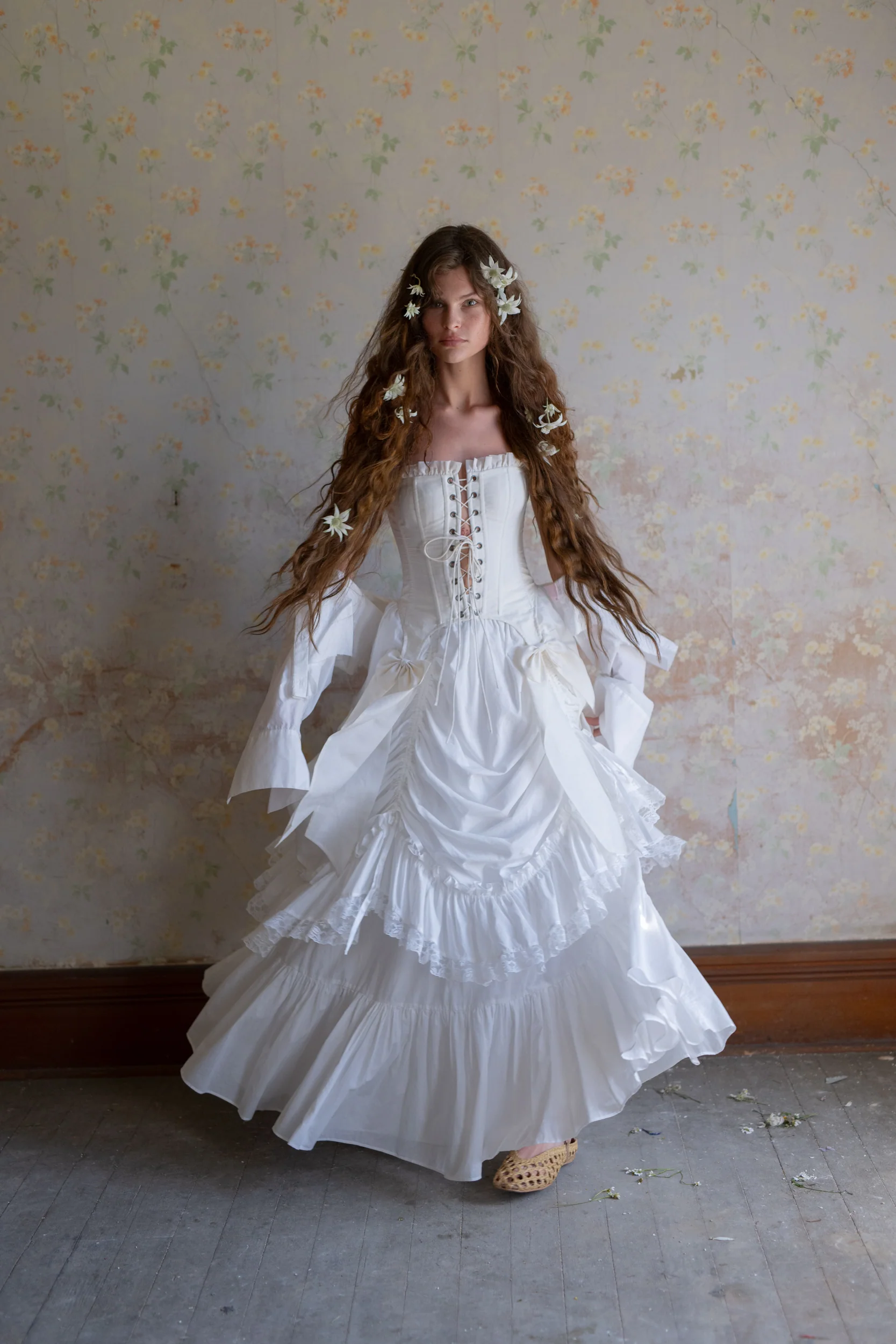 The Ivory A La Mode Corset - Image 4