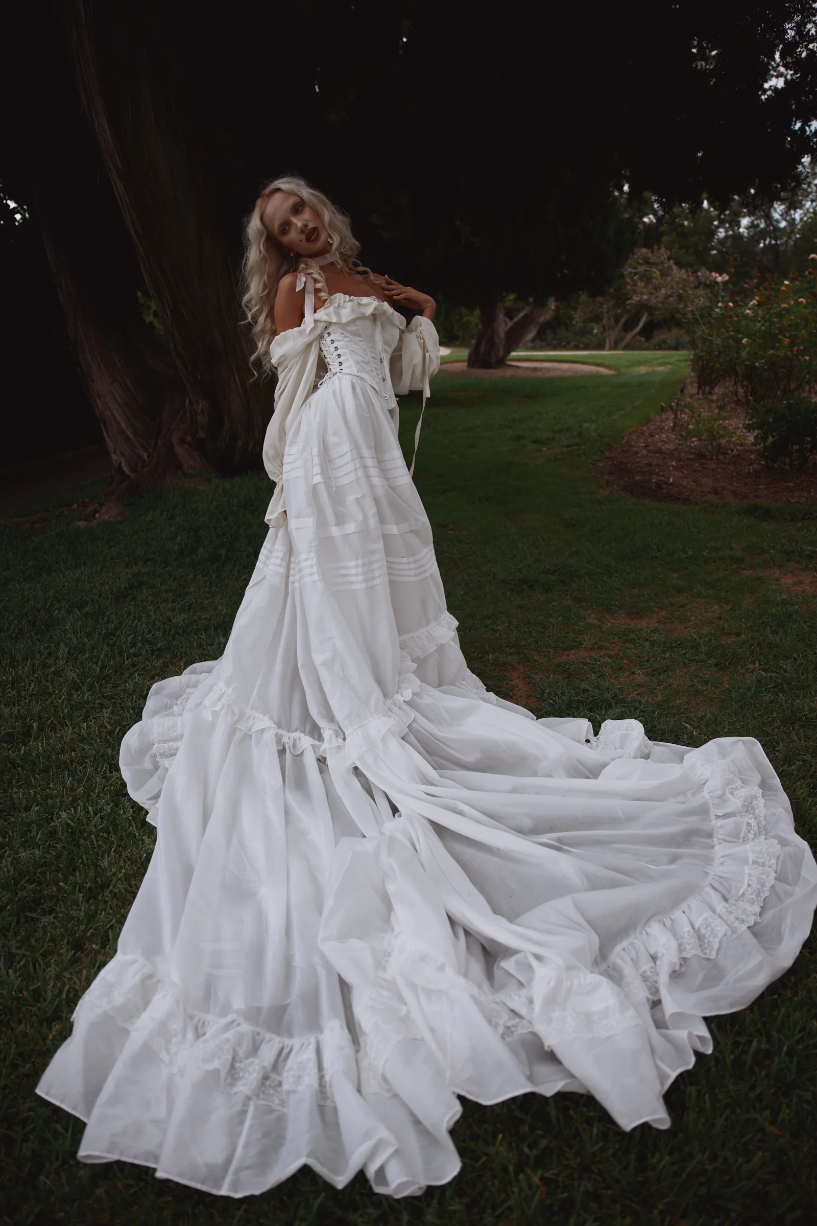 The Silk Vanilla Lagoon Corset - Image 10