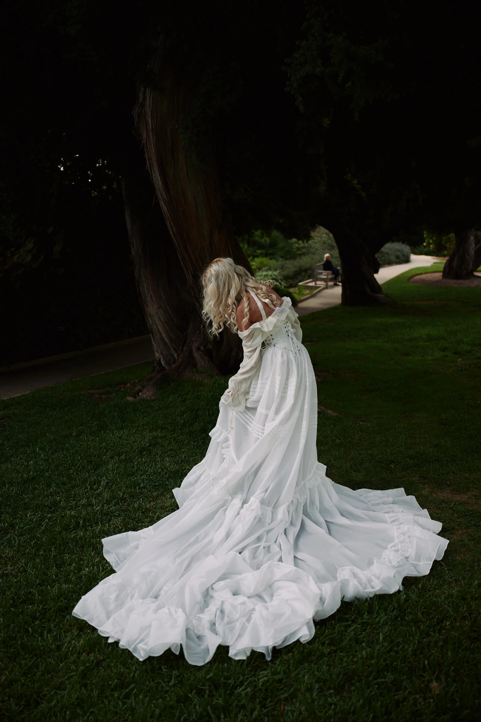 The Ivory Shipwrecked Tournure - Image 11